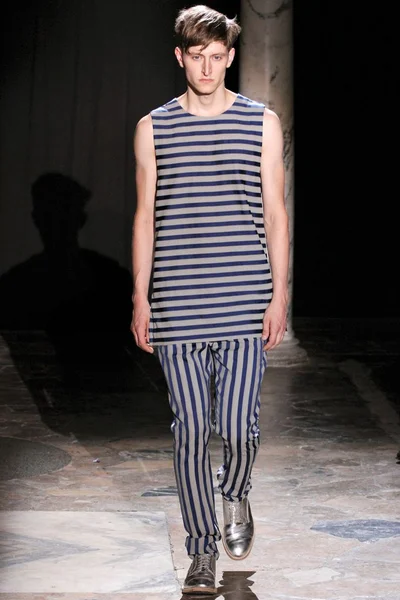 Look 12